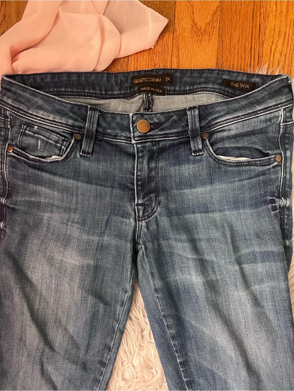 Straight Leg Women's Jeans in Faded Blue Wash